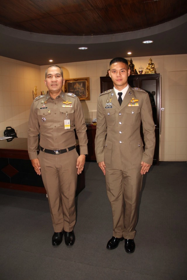 "ต้น นฤบดินทร์" แข้งบุรีรัมย์ ประดับยศ ร้อยตำรวจเอก