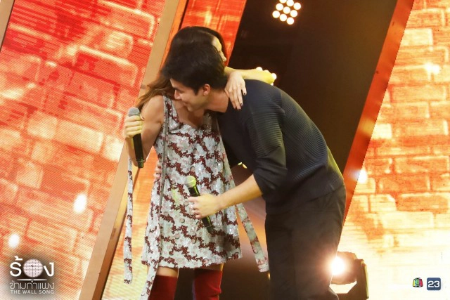 "ว่าน ธนกฤต" สุดฟิน!! ร้องข้ามกำแพงคู่ "พอลล่า" ยกให้เป็นขวัญใจวัยรุ่นชายไทยยุค90