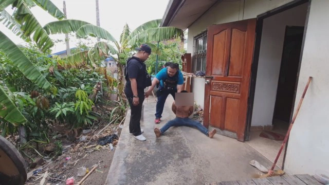 แม่แจ้งจับลูกชาย ทาสยาบ้าหลอนเผาบ้านวอดขู่ฆ่าญาติ