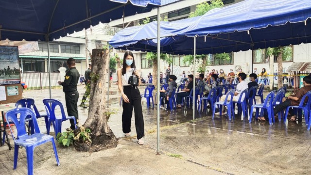 เกณฑ์ทหารคึกคัก-สาวสองแห่รายงานตัว