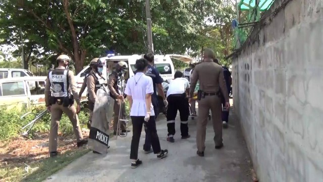 สาววัย 19 ป่วยไบโพลาร์คลั่งถือมีดไล่ฟันขู่ฆ่าป้า-ยาย