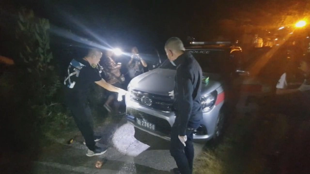 ซิ่งรถแหกด่านไล่จนมุมยิงใส่รถตร.ก่อนชิง จยย.ชาวบ้านหนี