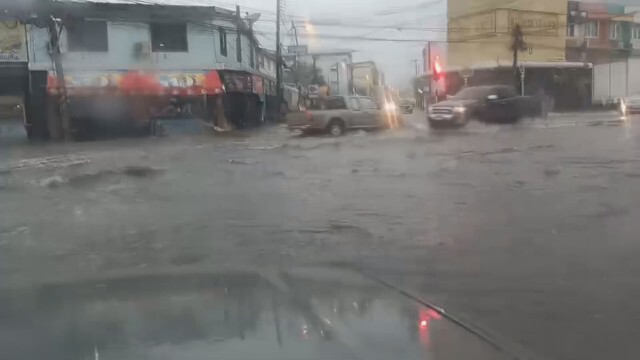 ฝนถล่มเมืองอุดรตกติดต่อกันกว่า10ชั่วโมงท่วมถนน-ชุมชน