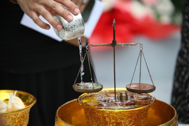 กลุ่มนิสิตจุฬาฯ ร้องปล่อยตัวแกนนำราษฎรที่ถูกคดี112 พร้อมทำพิธีกรรมบำเพ็ญกุศลความยุติธรรมไทยที่ถูกเผา
