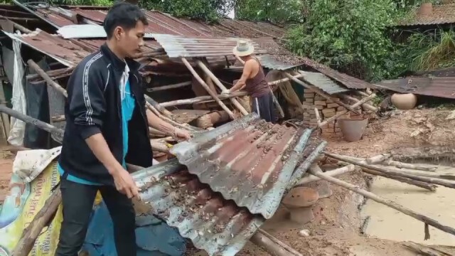 พายุฤดูร้อนถล่มชุมชนด่านเกวียน โรงปั้นดินเผาเสียหายกว่า 20 หลัง