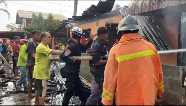 แค้นคู่ปรับดอดเผาบ้านก่อนไปยืนรอฟังผลงาน