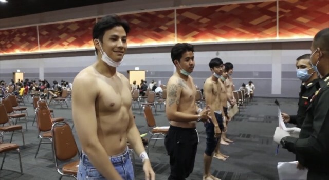 "แบงค์ ธิติ" ตรวจร่างกายไม่ผ่าน อดลุ้นใบดำใบแดง