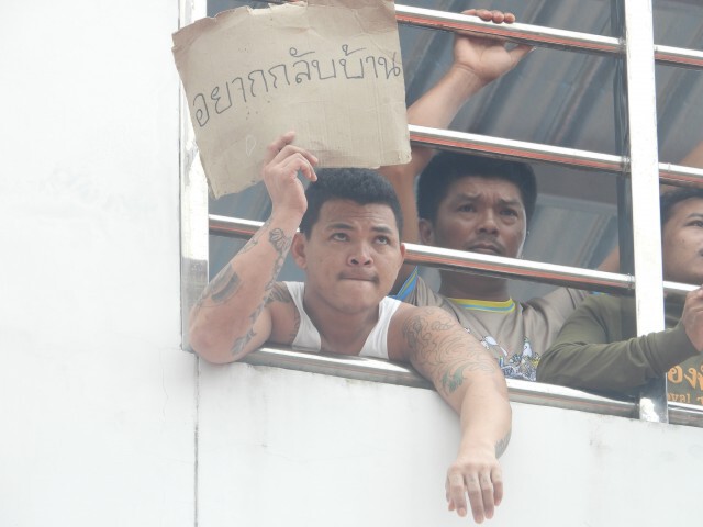 ผู้ต้องกักเมียนมาร์ประท้วงขอกลับประเทศ