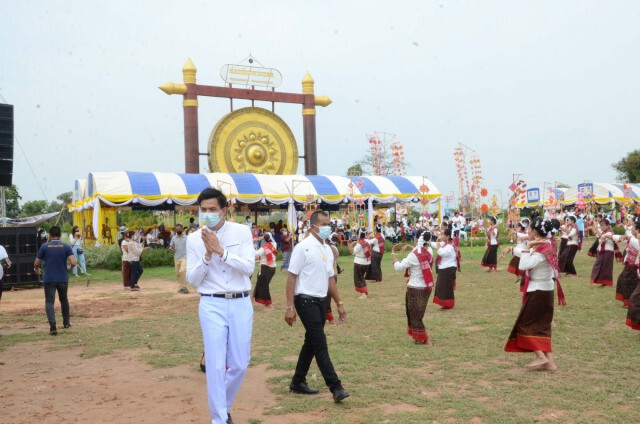 รำบวงสรวงฆ้องชัยใหญ่ศักดิ์สิทธิ์อธิษฐานขอความเป็นสิริมงคล