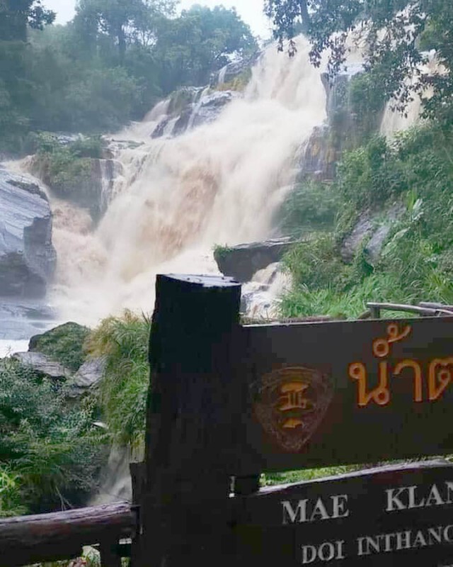 น้ำป่าพัดร้านค้าริมน้ำตกแม่กลางเสียหาย
