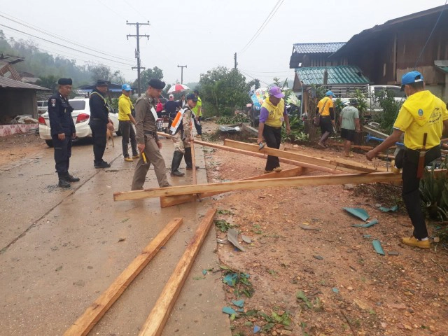 นำจิตอาสาช่วยผู้ประสบวาตภัย "น่าน"