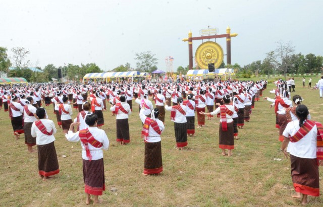รำบวงสรวงฆ้องชัยใหญ่ศักดิ์สิทธิ์อธิษฐานขอความเป็นสิริมงคล