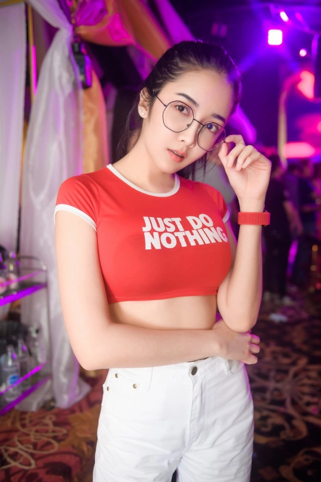 เปิดไทม์ไลน์ "ฟ้าใส" พีอาร์ผับดัง ย่านทองหล่อ แจ้งนักเที่ยวรีบตรวจด่วน!