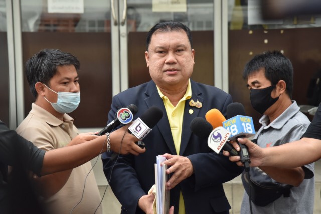 "สนธิญา" ร้องเอาผิด ม.112 กับ "จตุพร" กรณีปราศรัยพาดพิงสถาบัน