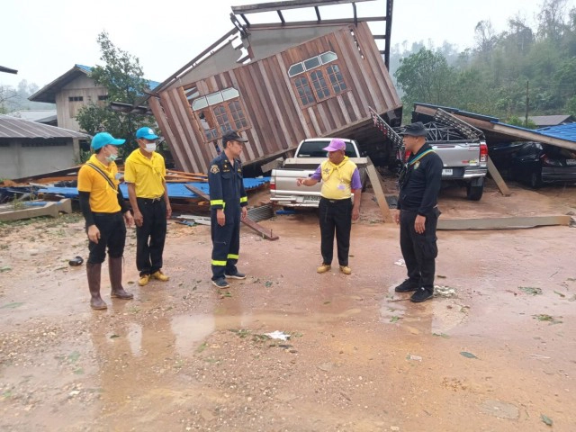 นำจิตอาสาช่วยผู้ประสบวาตภัย "น่าน"