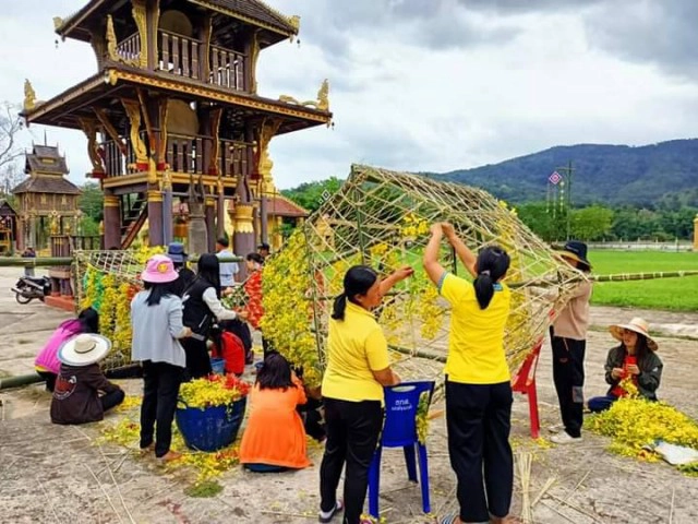 ชวนเที่ยวเทศกาลแห่ต้นดอกไม้สืบสานประเพณีสงกรานต์
