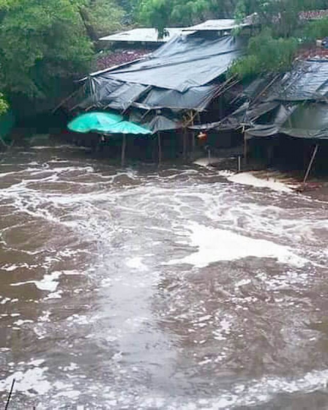 น้ำป่าพัดร้านค้าริมน้ำตกแม่กลางเสียหาย