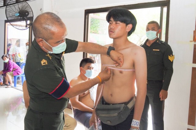 หญิงประเภทสองเมินทหารกองประจำการ