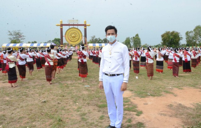 รำบวงสรวงฆ้องชัยใหญ่ศักดิ์สิทธิ์อธิษฐานขอความเป็นสิริมงคล