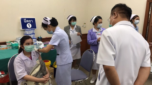 ขอนแก่นเริ่มแล้วฉีดวัคซีนป้องกันโควิด-19 ให้บุคลากรทางการแพทย์ 5,000 คน