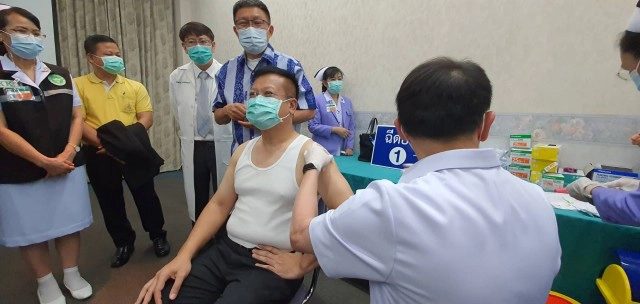 Kick off ฉีดวัคซีนด่านหน้าคุมโควิดรับสงกรานต์