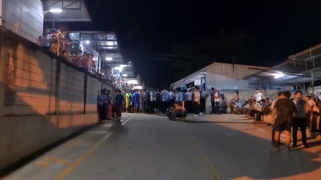 หวิดจลาจลเมียนมาร์นับพันรวมตัวประท้วง