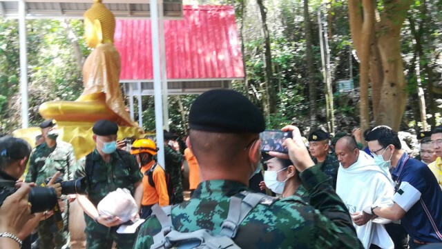 โล่งอก! ช่วยพระธุดงค์ออกจากถ้ำสำเร็จ