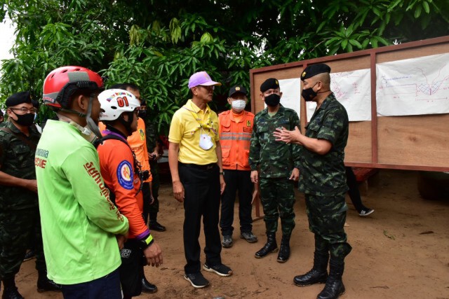 วางแผนช่วยเหลือพระ-ส่งชุดประดาน้ำถ้ำหลวงสำรวจ