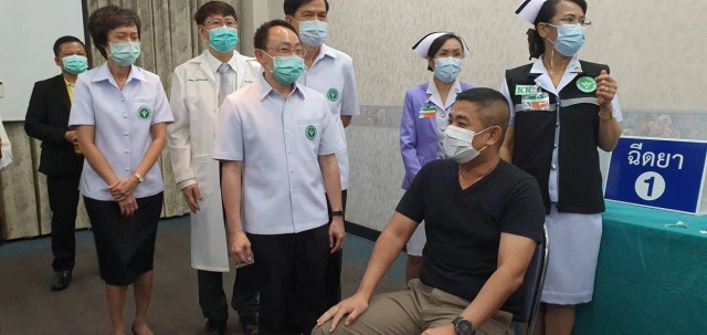 Kick off ฉีดวัคซีนด่านหน้าคุมโควิดรับสงกรานต์