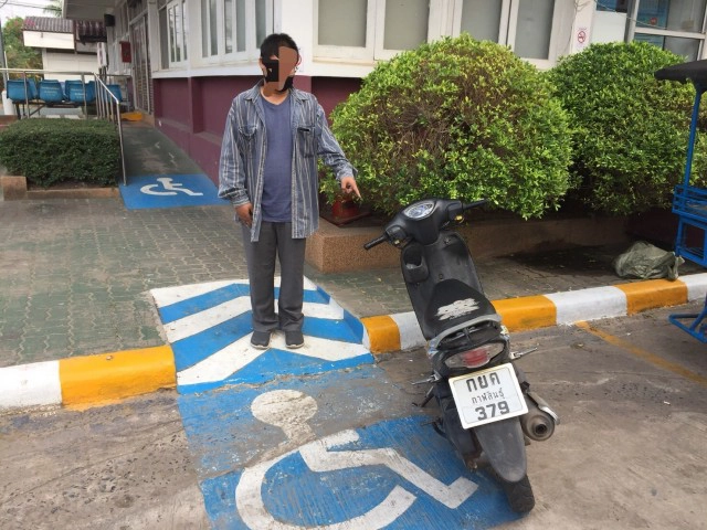 รวบหนุ่มราดน้ำมันเผารถตัดถ่างกู้ภัยเมตตาธรรมกาฬสินธุ์