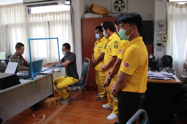 รวบหนุ่มราดน้ำมันเผารถตัดถ่างกู้ภัยเมตตาธรรมกาฬสินธุ์