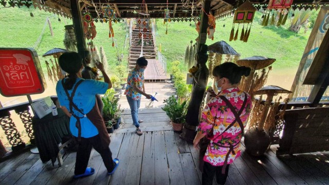 ร้านแพภูฟ้าไทยทำความสะอาด-ส่งพนง.ตรวจเชื้อโควิด