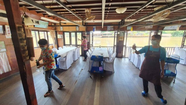 ร้านแพภูฟ้าไทยทำความสะอาด-ส่งพนง.ตรวจเชื้อโควิด