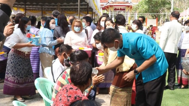 เริ่มประเพณีสงกรานต์-สรงน้ำพ่อปู่บูชาหลักเมืองพิจิตร