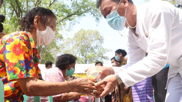 เริ่มประเพณีสงกรานต์-สรงน้ำพ่อปู่บูชาหลักเมืองพิจิตร