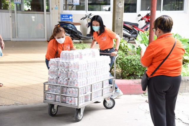ธอส. ส่งมอบน้ำดื่ม 1.5 หมื่นขวด 'สถาบันบำราศนราดูร'