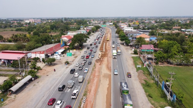 ภาพมุมสูงจราจร11 เม.ย.เช้านี้ ถนนมิตรภาพโคราชรถแน่น
