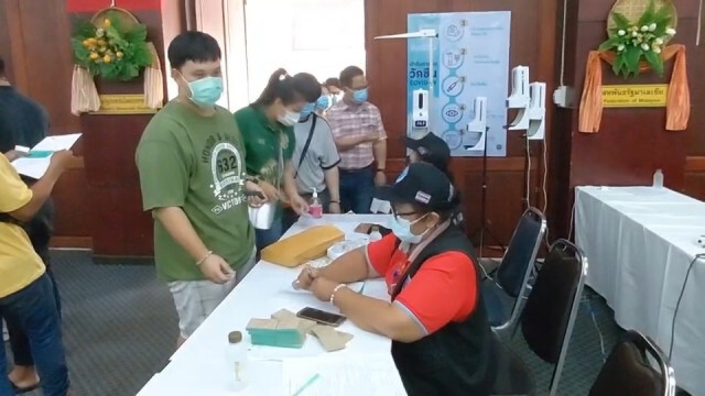 ผวาโควิด-แห่ฉีดวัคซีนวันสุดท้าย