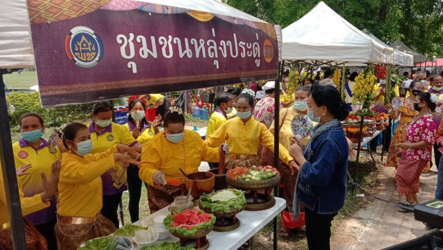 ห้วยแถลงจัดถนนเดินกินชิมเที่ยวกระตุ้นเศรษฐกิจช่วงโควิด