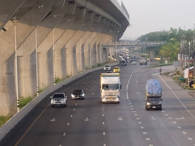 ถนนมิตรภาพคล่องตัวรถเริ่มเบาบาง