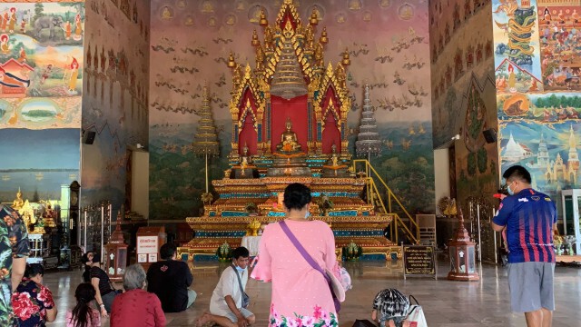 วัดโพธิ์ชัยเข้มรับมือโควิดคนกราบหลวงพ่อพระใส
