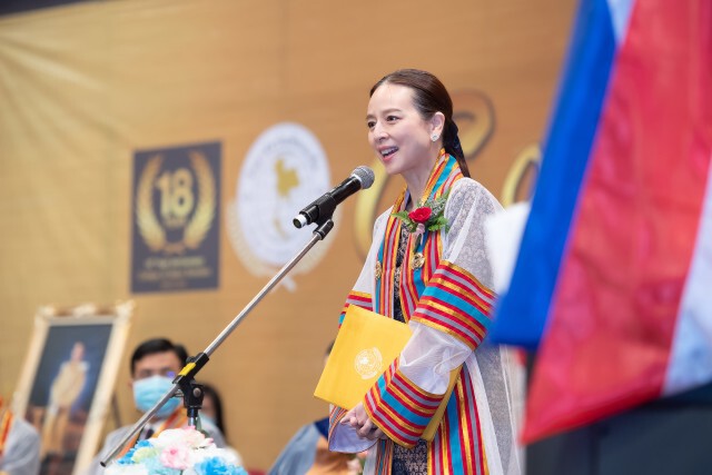 "มาดามแป้ง" เข้ารับปริญญาดุษฎีบัณฑิตกิตติมศักดิ์ ว.บัณฑิตเอเซีย