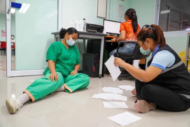 ชาวโคราชแห่ตรวจเชื้อโควิดแน่นหลังยอดติดโควิดพุ่ง