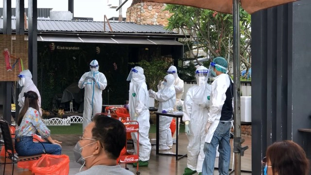 นักเที่ยวชาวสงขลานับร้อยแห่ตรวจโควิด