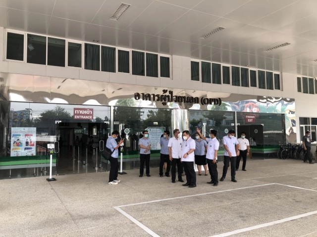 รพ.แม่สอดตรวจโควิดฟรี-ปชช.มาจากพื้นที่สีแดง