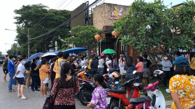 นักเที่ยวชาวสงขลานับร้อยแห่ตรวจโควิด