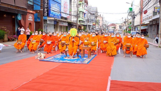 ตักบาตร"สงกรานต์"เงียบเหงา