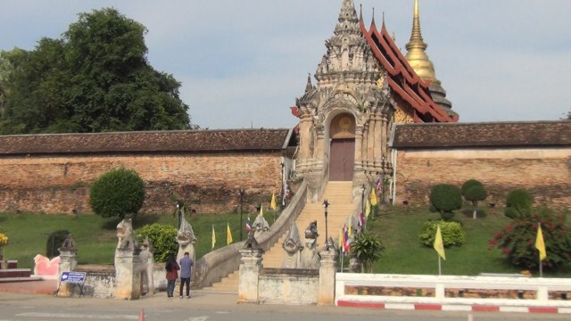 ปิดวัดพระธาตุลำปางหลวงไม่มีกำหนด หลังโควิดระบาดหนัก