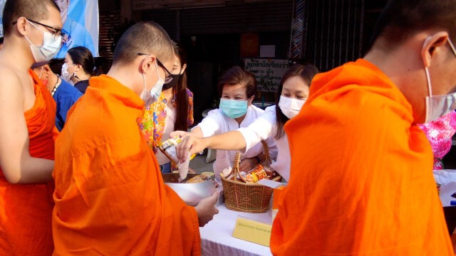 ตักบาตร"สงกรานต์"เงียบเหงา