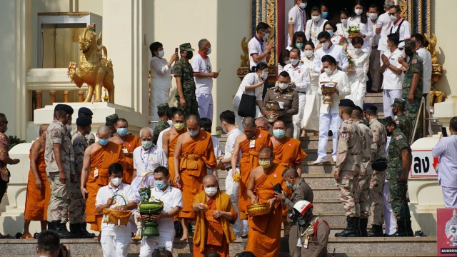 แห่พระใสลงอุโบสถสงกรานต์งดสาดน้ำ